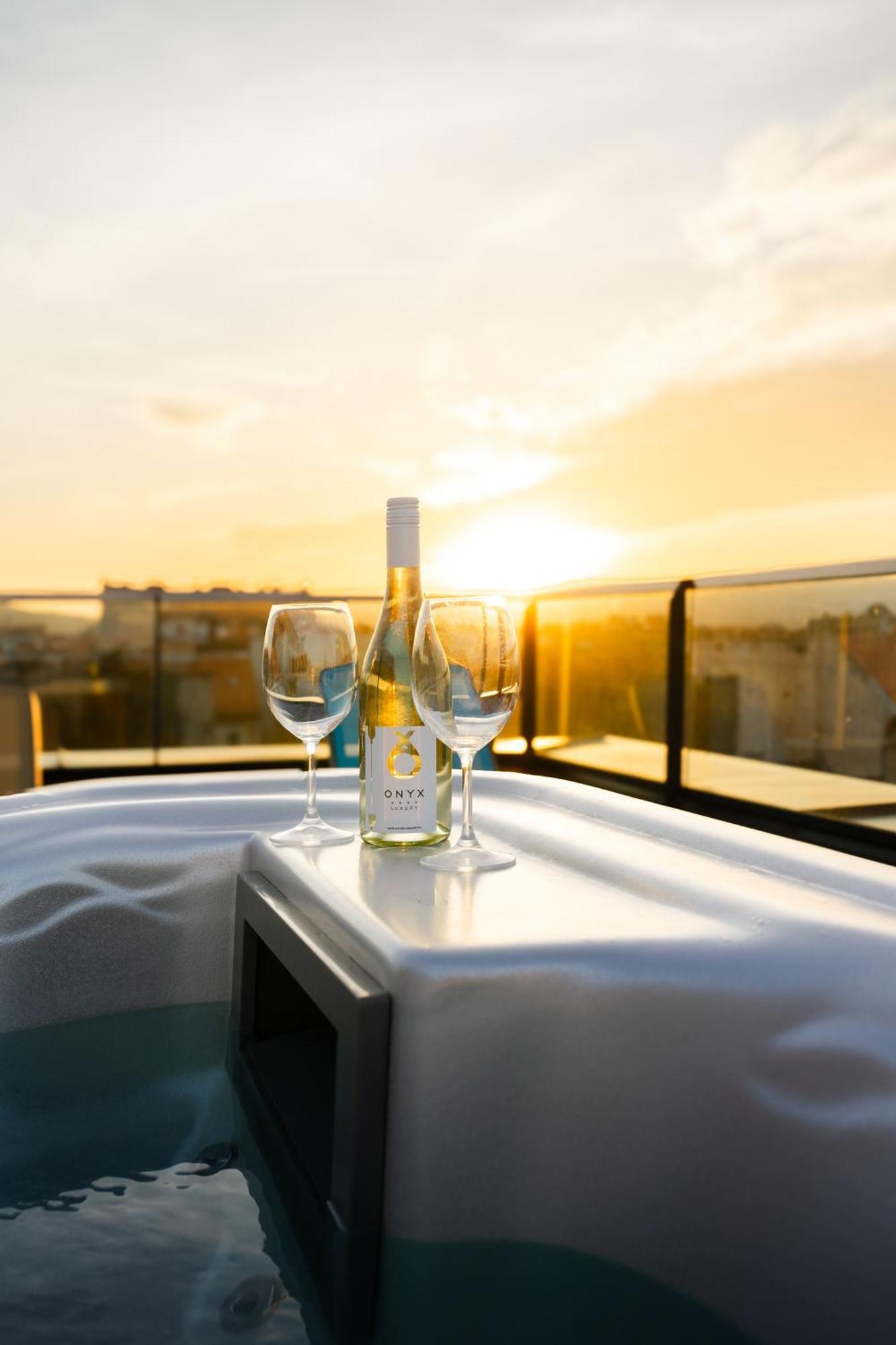 Onyx Luxury Budapest Eksteriør bilde