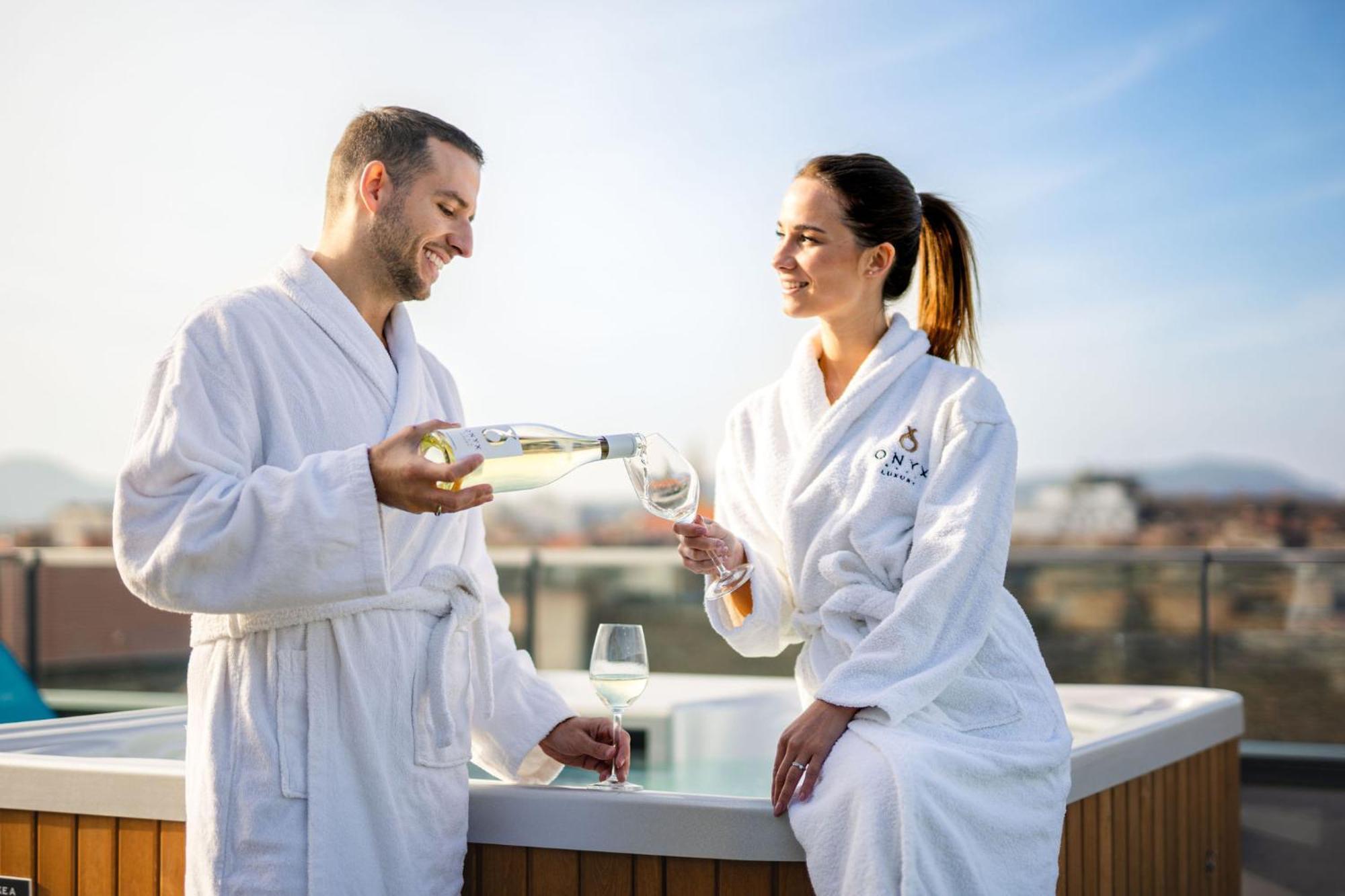 Onyx Luxury Budapest Eksteriør bilde